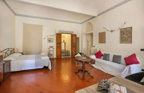 Duomo Apartment | Spacious & Bright, next to the Duomo of Florence, Michelangelo, with Patio