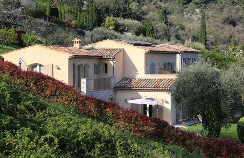 Vence Apartment | SPACIOUS, BRIGHT STUDIO WITH EXCEPTIONAL VIEW