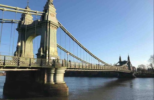 Hammersmith Apartment | Spacious bright two bedroom flat near Hammersmith Bridge