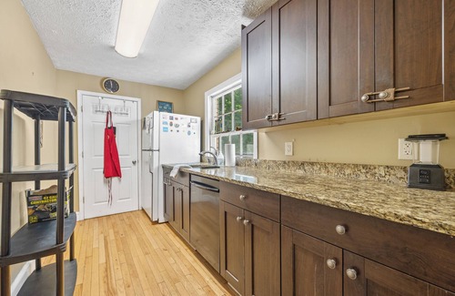 Sandy Springs House | Spacious Buckhead Family Escape + Big Backyard