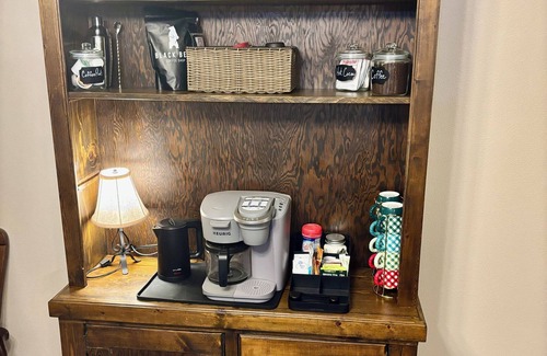 Bear Park Cabin | Spacious Cabin–Forest Vibes, Golf Nearby, ATV Trailer Parking, Dogs OK