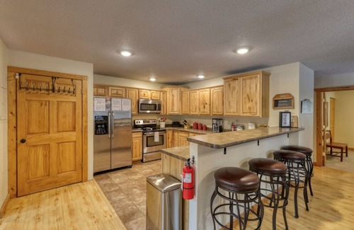 Lead Cabin | Spacious Cabin-Terry Peak-Hot Tub-ATV Trails-Ski