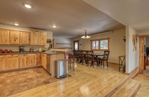 Lead Cabin | Spacious Cabin-Terry Peak-Hot Tub-ATV Trails-Ski