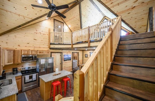Broken Bow Cabin | Spacious Cabin w/Game Room, Hot Tub, Pet-Friendly
