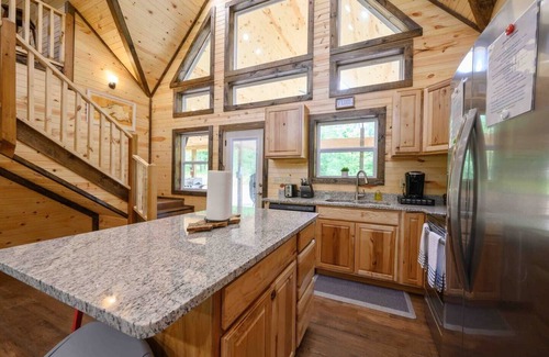 Broken Bow Cabin | Spacious Cabin w/Game Room, Hot Tub, Pet-Friendly