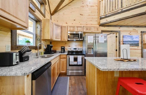 Broken Bow Cabin | Spacious Cabin w/Game Room, Hot Tub, Pet-Friendly