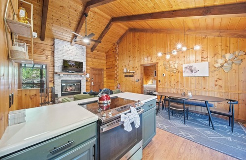 Sevierville House | Spacious Cabin w/Hot Tub + Arcade + Great Location