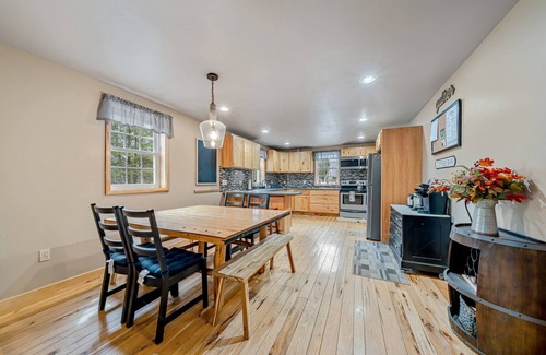 Jefferson Township Cabin | Spacious Cabin w/Hot Tub 3Bed, 2 bath