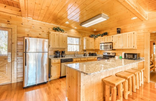 Gatlinburg - Pigeon Forge Cabin | Spacious cabin w/private hot tub, game room, & mountain views