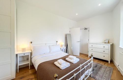 Camden Town with Primrose Hill Apartment | Spacious Camden Apartment D2