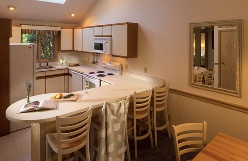 Mashpee Condo | Spacious Cape Cod Condo Sleeps 6