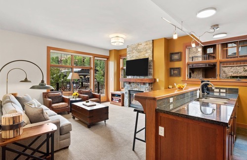 Snowmass Village Condo | Spacious Capitol Peak Condo at Snowmass Gondola! Hot Tubs, Workout Rm, Free Parking & Balconies