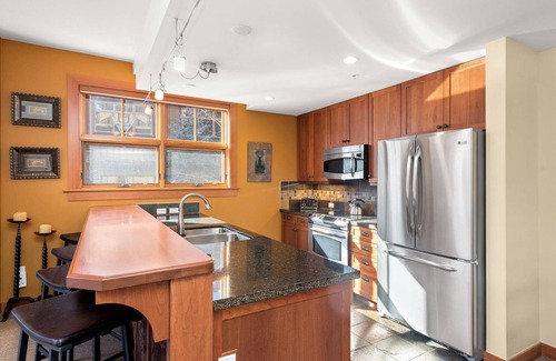 Snowmass Village Condo | Spacious Capitol Peak Condo at Snowmass Gondola! Hot Tubs, Workout Rm, Free Parking & Balconies
