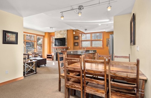 Snowmass Village Condo | Spacious Capitol Peak Condo at Snowmass Gondola! Hot Tubs, Workout Rm, Free Parking & Balconies