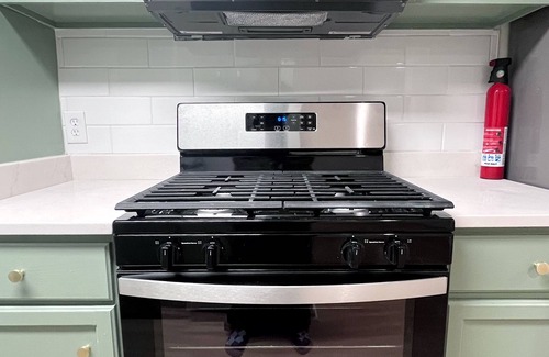 Southeast House | Spacious Capitol Hill Apartment Near Metro & Sites