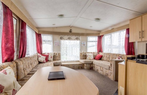 Kessingland House | Spacious caravan by the beach at Kessingland Park in Suffolk ref 90046SG
