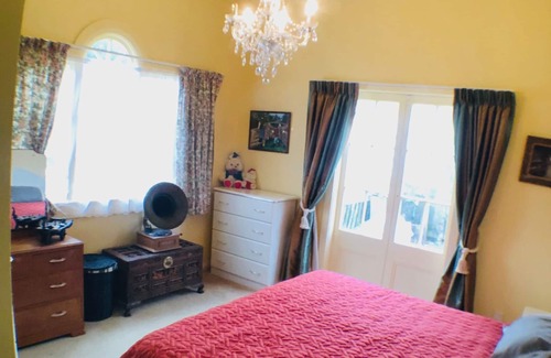 Kaitaia Bed & Breakfast | Spacious Castle Home