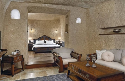 Urgup Hotel | Spacious Cave Room Offering Perfect Backdrop | Outdoor Pool Access