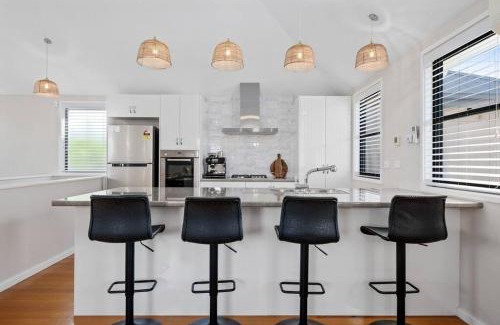 Albury Apartment | Spacious, Central 2bed 2bath, newly renovated gem!