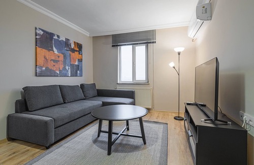 Zeytinburnu Apartment | Spacious Central Apartment Crossroads of Transports