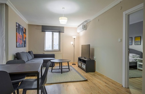 Zeytinburnu Apartment | Spacious Central Apartment Crossroads of Transports