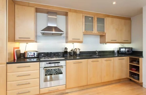 Shoreditch Apartment | Spacious Central-London Haven, nestled between restaurants and bars