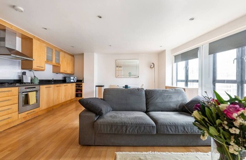 Shoreditch Apartment | Spacious Central-London Haven, nestled between restaurants and bars