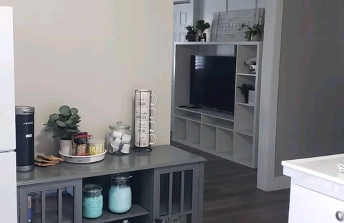 Taylorsville House | Spacious centrally located 1 bedroom by airport