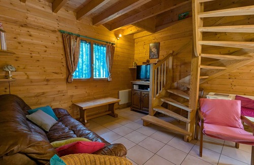 Le Tholy Cottage | Spacious Chalet near Gérardmer: Terrace, Orchard, Ski, & Local Crafts