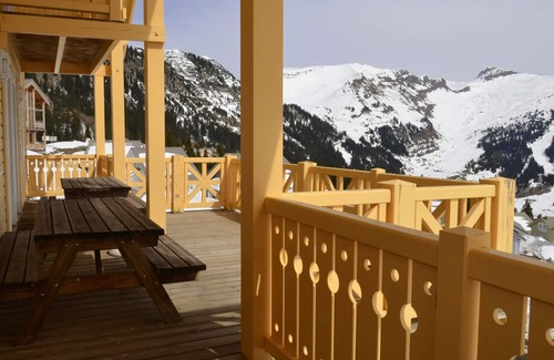 Flaine Ski Chalet | Spacious Chalet with Sauna, Fireplace & South-Facing Terrace