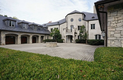 Charleston House | Spacious Charleston Estate with stunning views and all the amenities!