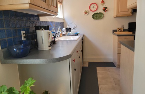Cleveland Heights Apartment | Spacious, Charming 2 Bedroom Apartment at Lake Merritt
