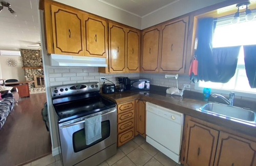 Kedgwick House | Spacious & Charming Lakeview Home – Perfect for Families & Getaways