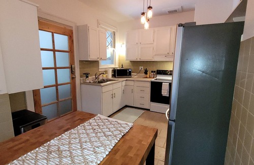 Highland House | Spacious & Cheerful 2-bedroom 1 Bath house with fireplace - Main unit