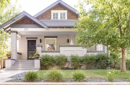 Highland House | Spacious & Cheerful 2-bedroom 1 Bath house with fireplace - Main unit