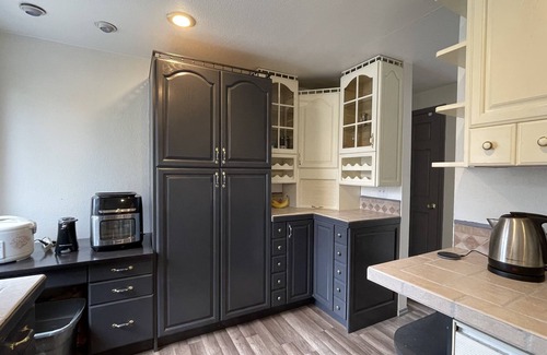 North City House | Spacious, Cheerful, Modern Home 5 BR, 3BA, 2KIT