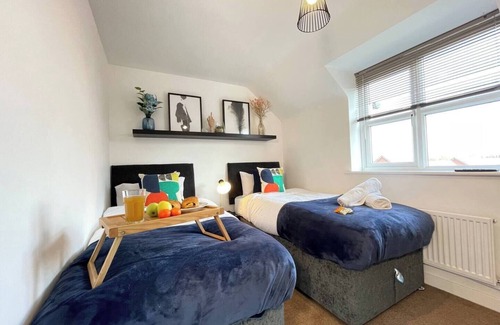 Selly Oak Apartment | Spacious Chic Urban Retreat in Birmingham
