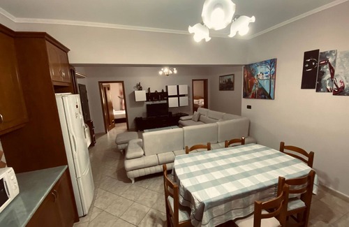 Sarande Apartment | Spacious City Centre Apartment for 8 p