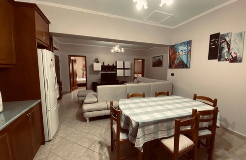 Sarande Apartment | Spacious City Centre Apartment for 8 p