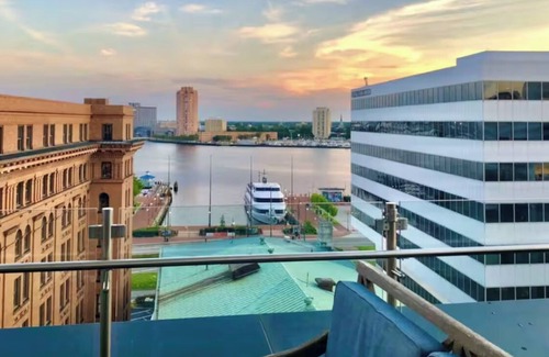 Downtown Apartment | Spacious City View Dwntown Norfolk apt