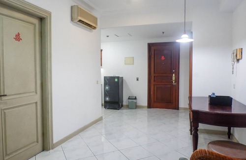 Suko Manunggal Apartment | Spacious Classic 1BR Apartment at Taman Beverly