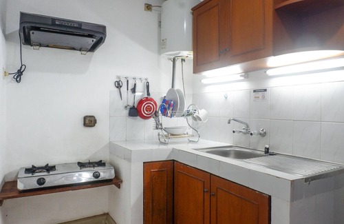 Suko Manunggal Apartment | Spacious Classic 1BR Apartment at Taman Beverly