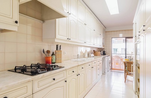 Cascais Apartment | Spacious & Clean Cascais Apartment. Central with free private parking.
