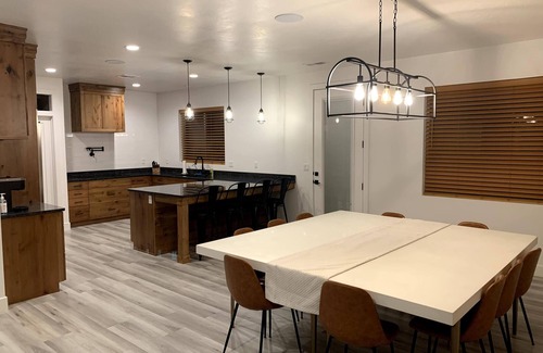 La Verkin House | Spacious, Clean & FUN Retreat Near Zion NP! - Private Pool & Pickleball Court!