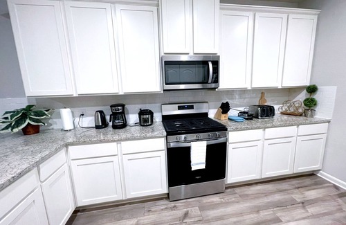Anna House | Spacious clean Quiet Room in shared New House in Anna with 2 baths in house