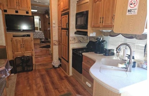 Port Malabar Apartment | Spacious Clean RV Camper