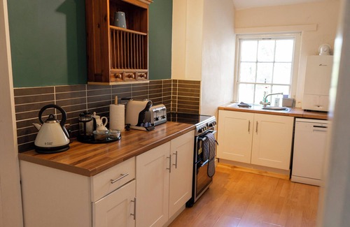 Borth-y-Gest Apartment | Spacious coastal property with stunning sea views, terrace and garden. Tranquil.