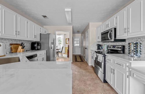 Fortson House | Spacious Columbus 4BR house w/ Deck Near Ft Moore