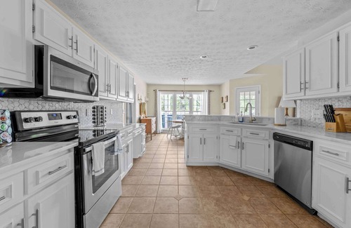 Fortson House | Spacious Columbus 4BR house w/ Deck Near Ft Moore