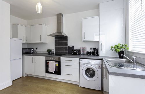 Belle Vue House | Spacious Comfortable house close to Etihad + parking
